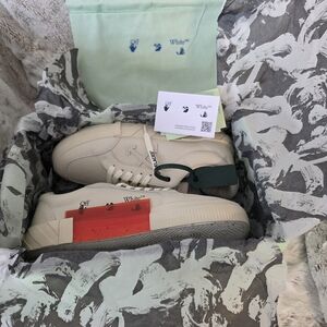 AUTHENTIC!! Off-White Low Vulcanized Calf Leather Camel Cream Sneakers size 10